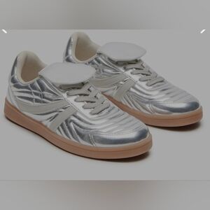 MADRID SILVER LOW TOP SNEAKER